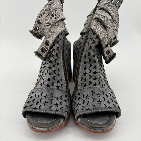 Freebird Theresa Celestial Moon Star Leather Heeled Side Zip Sandal Boots Size 7 - Picture 2 of 8
